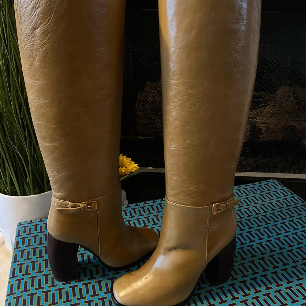 🔥SALE🔥Tory Burch Banana Heel Boot - Picture 2 of 7